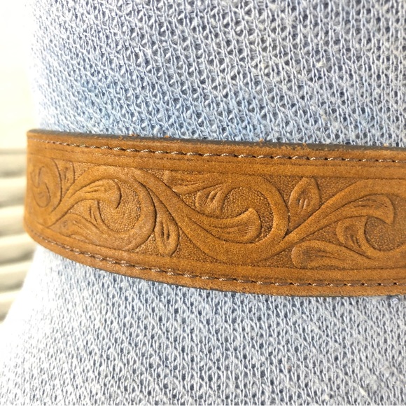 Tooled leather belt with rhinestone studded heart buckle - Picture 5 of 7